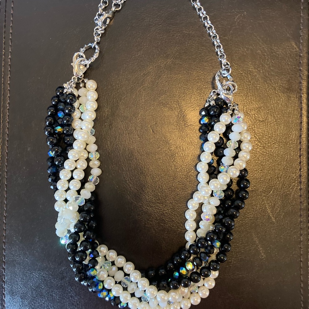 Premier pearl style necklace.